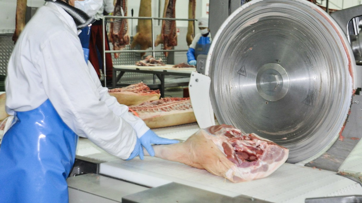 Мясо с человеческой кровью: ЧП в торговой сети Волгограда