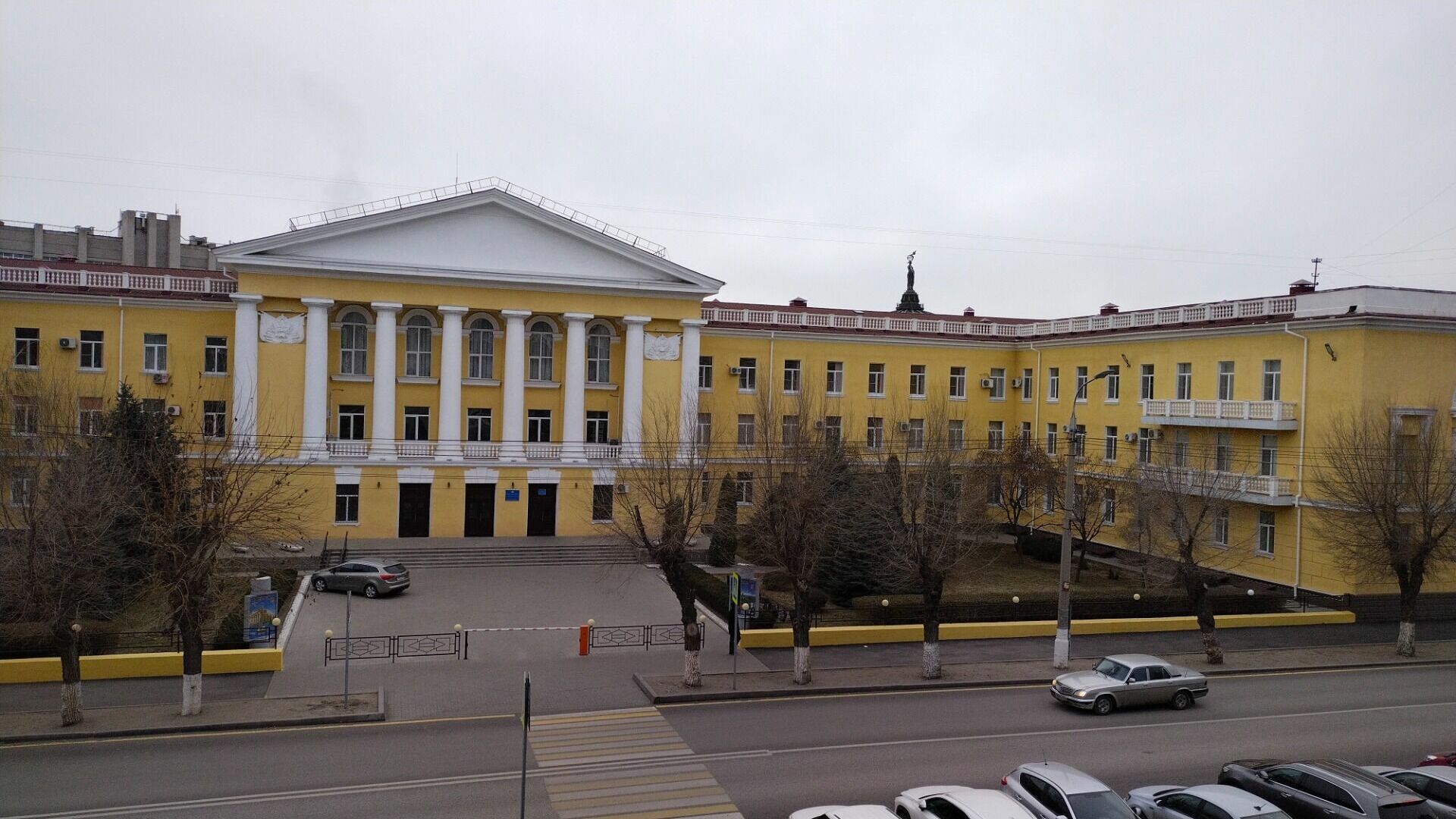 Отчисленные из Волгоградской академии МВД курсантки выиграли суд
