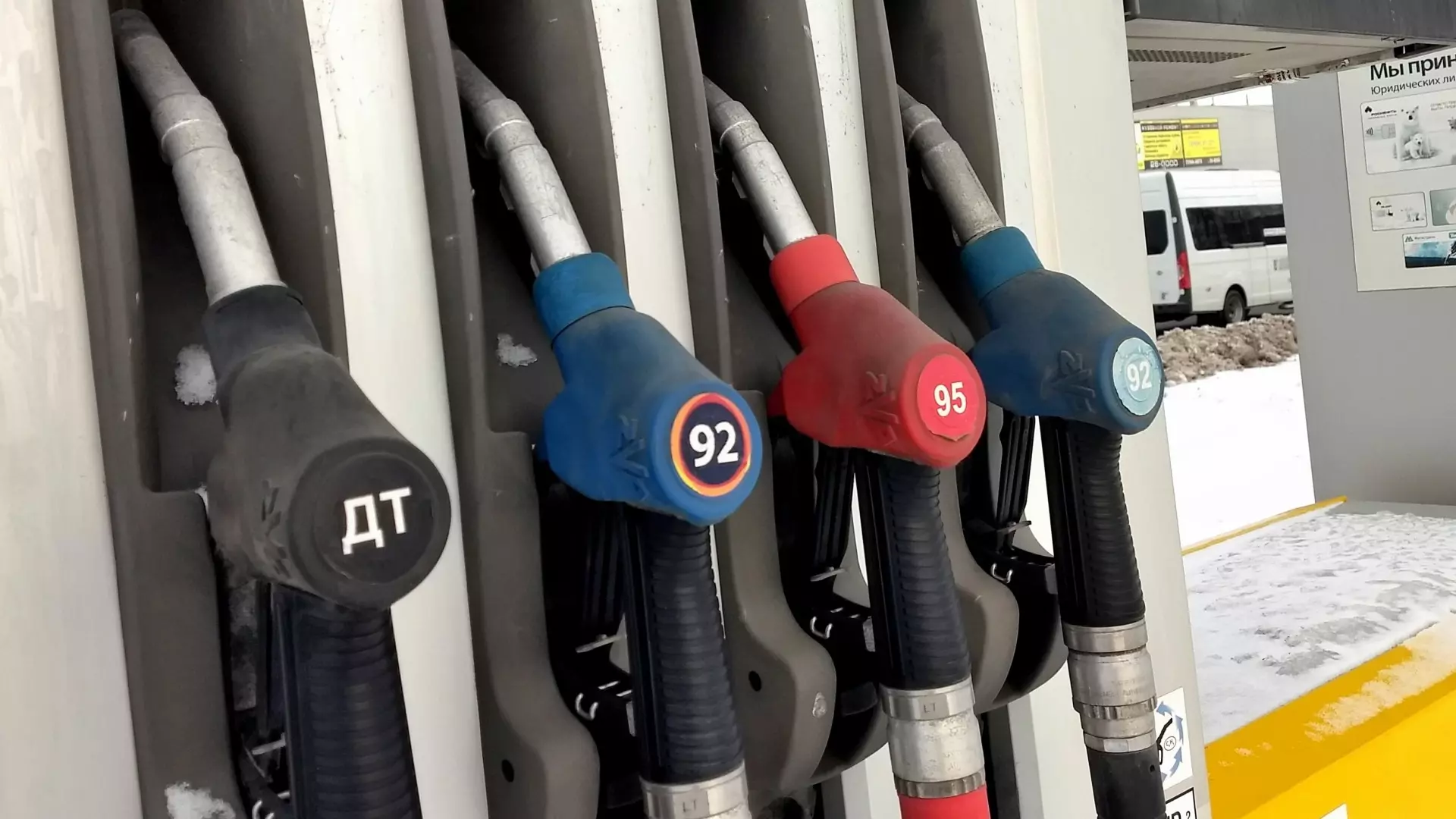 Цены на бензин снизились на 11 копеек в Волгограде