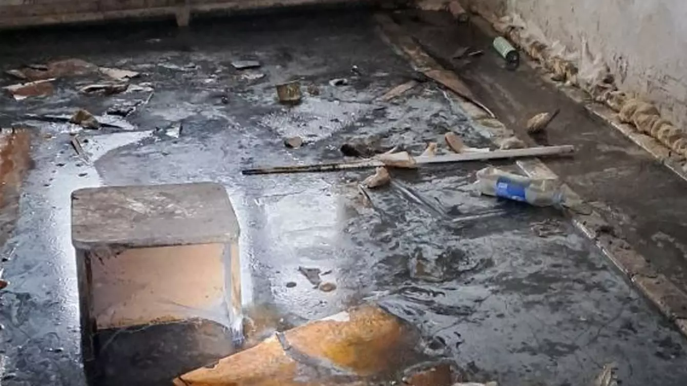 Волгоградцы жалуются на затопленное фекалиями общежитие