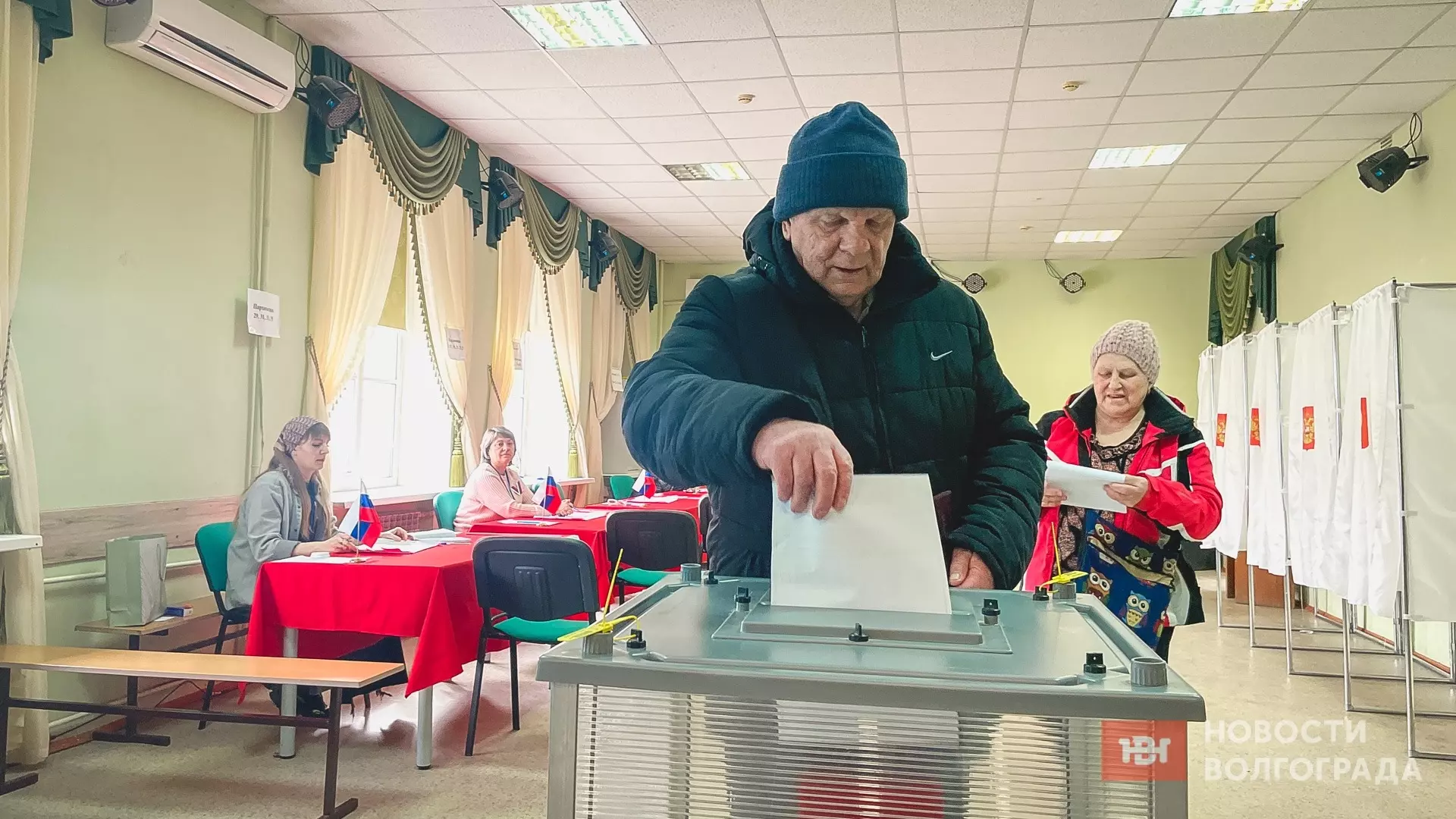 Процесс голосования на выборах президента РФ в 2024 году