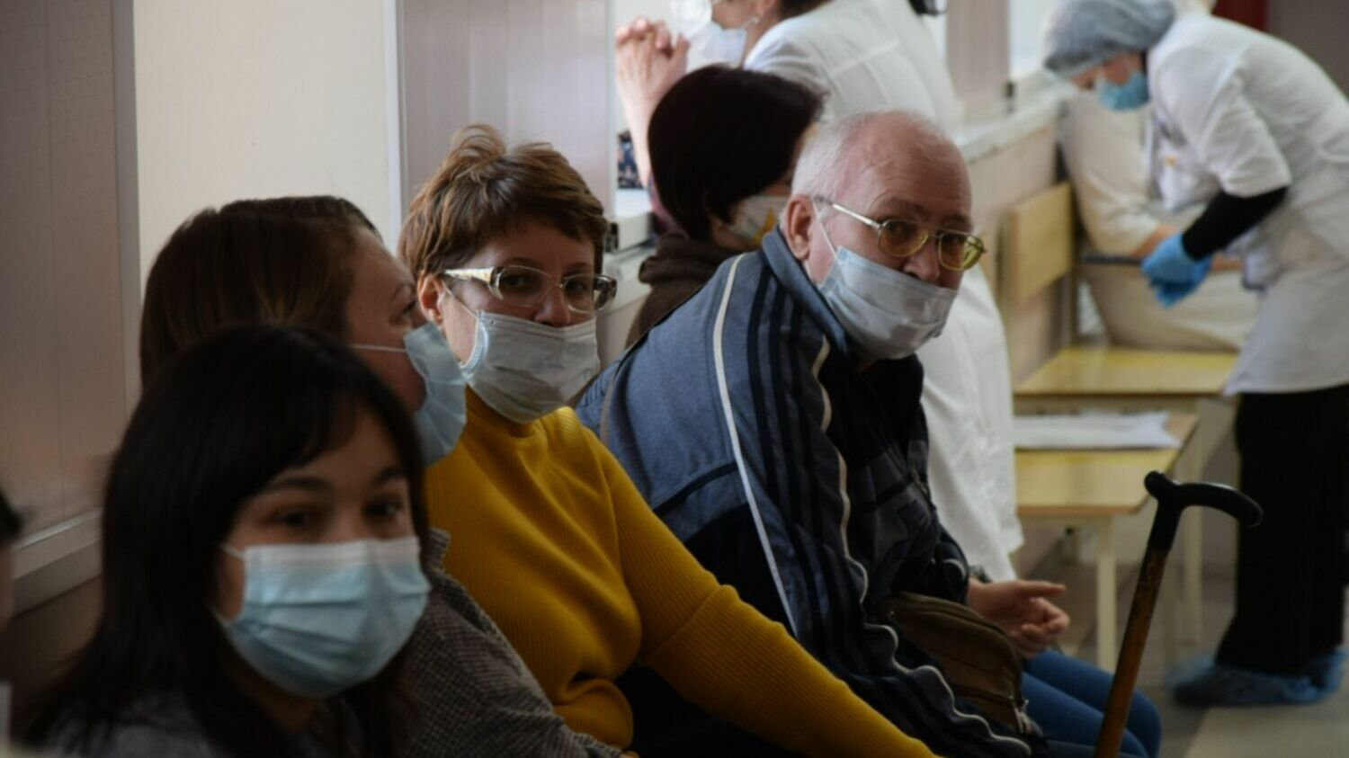 Хорошая защита от свиного гриппа -  ношение масок в общественных местах