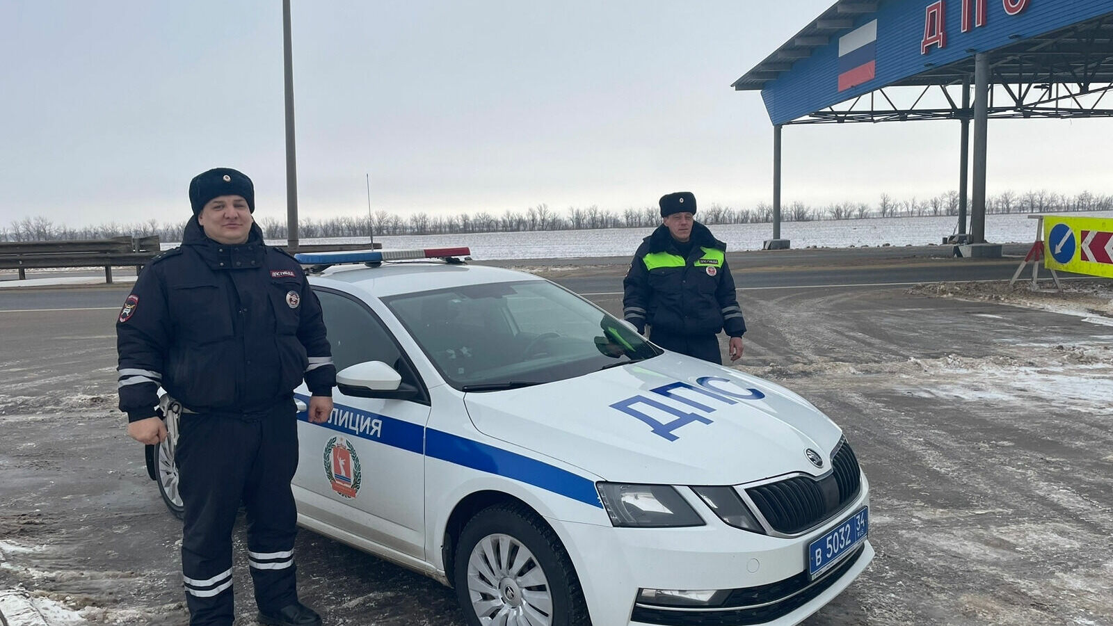 Семью из Астрахани в лютый мороз спасли волгоградские полицейские