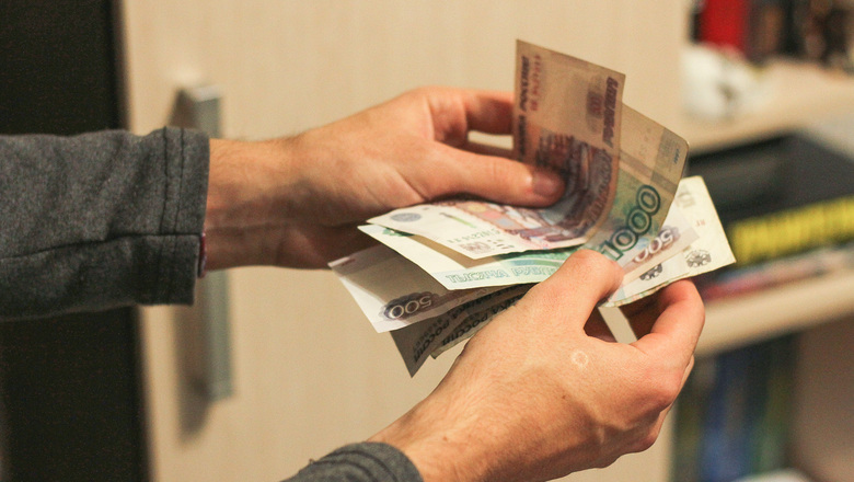 Замглавврача отбирала премии у подчиненных на «ремонт» поликлиники в Волгограде
