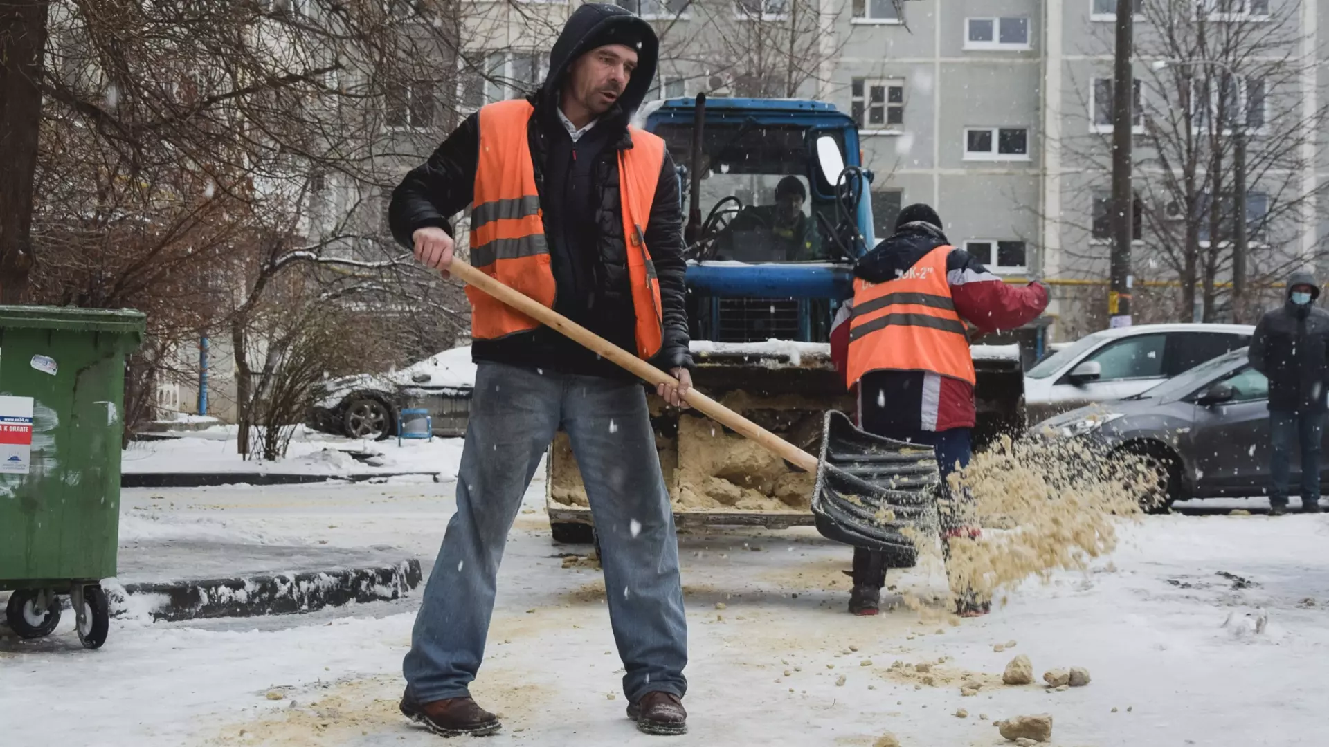 Работники УК расчистили дворы, объединяющие более 4,2 тыс. домов