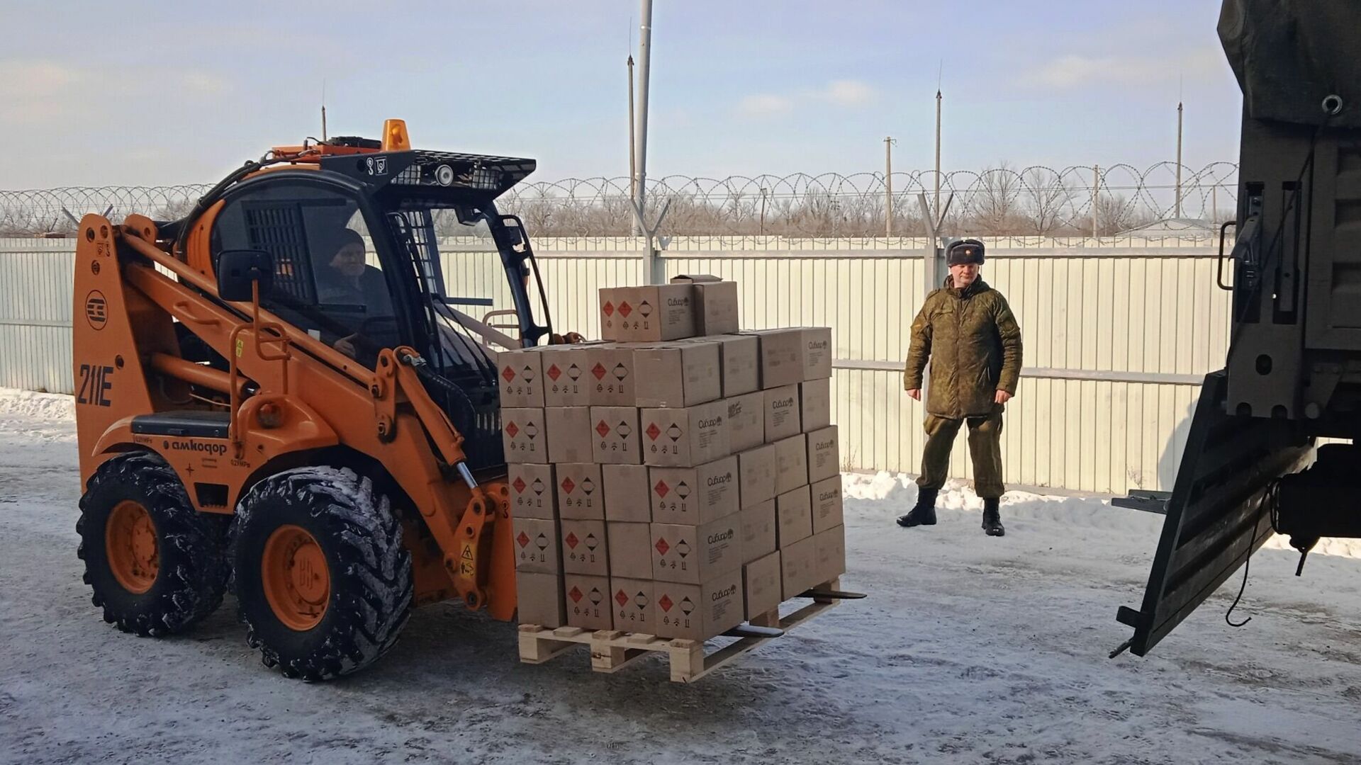 Кувалды, молотки и пилы: в зону СВО из Волгограда отправили строительные инструменты