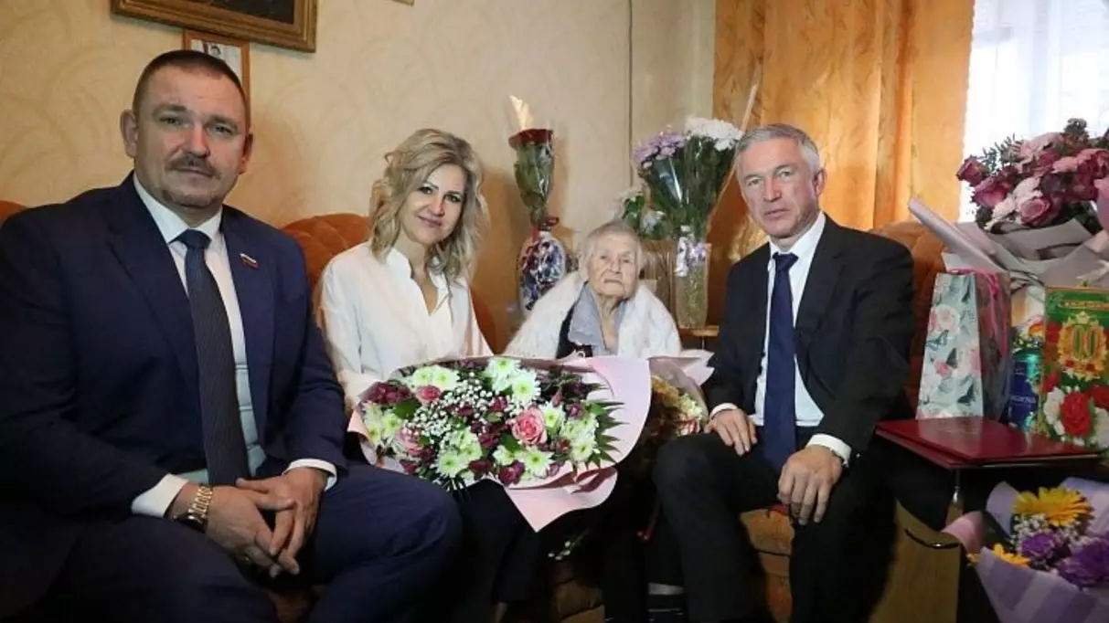 Депутаты поздравили волгоградку со 100-летием