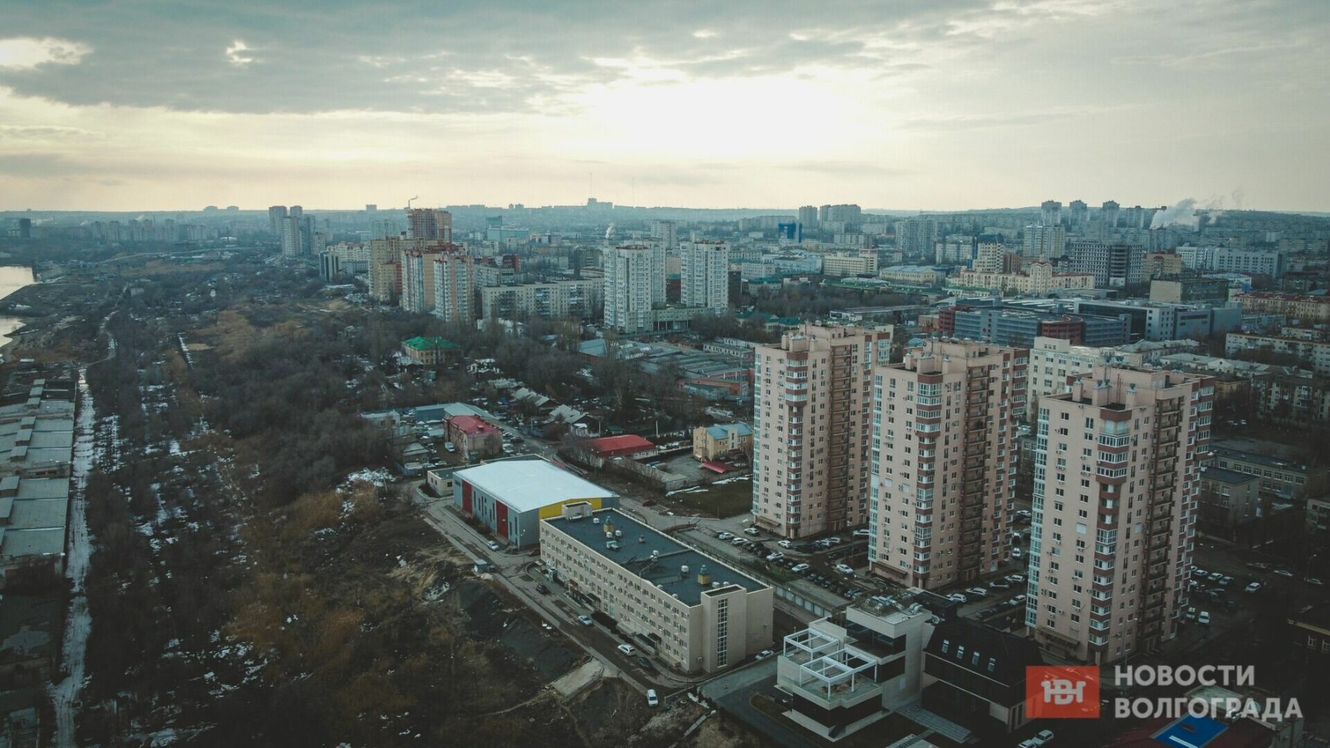 Огурцы, платёжки ЖКХ и снегопад: итоги недели в Волгограде