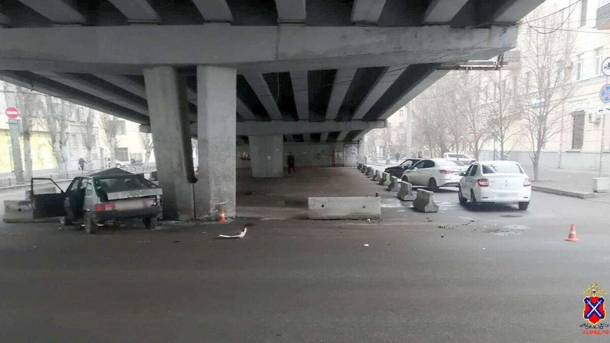 Два человека пострадали в ДТП под Комсомольским мостом в Волгограде