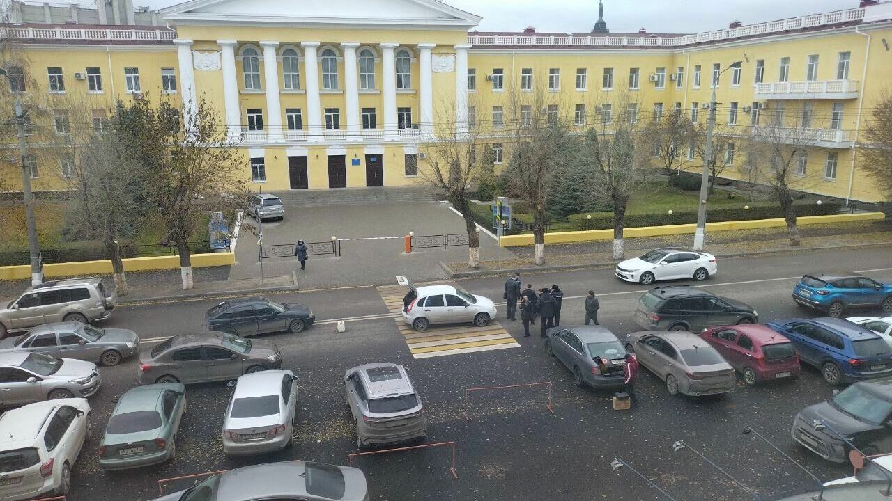 Машина с полицейскими сбила человека на переходе в центре Волгограда