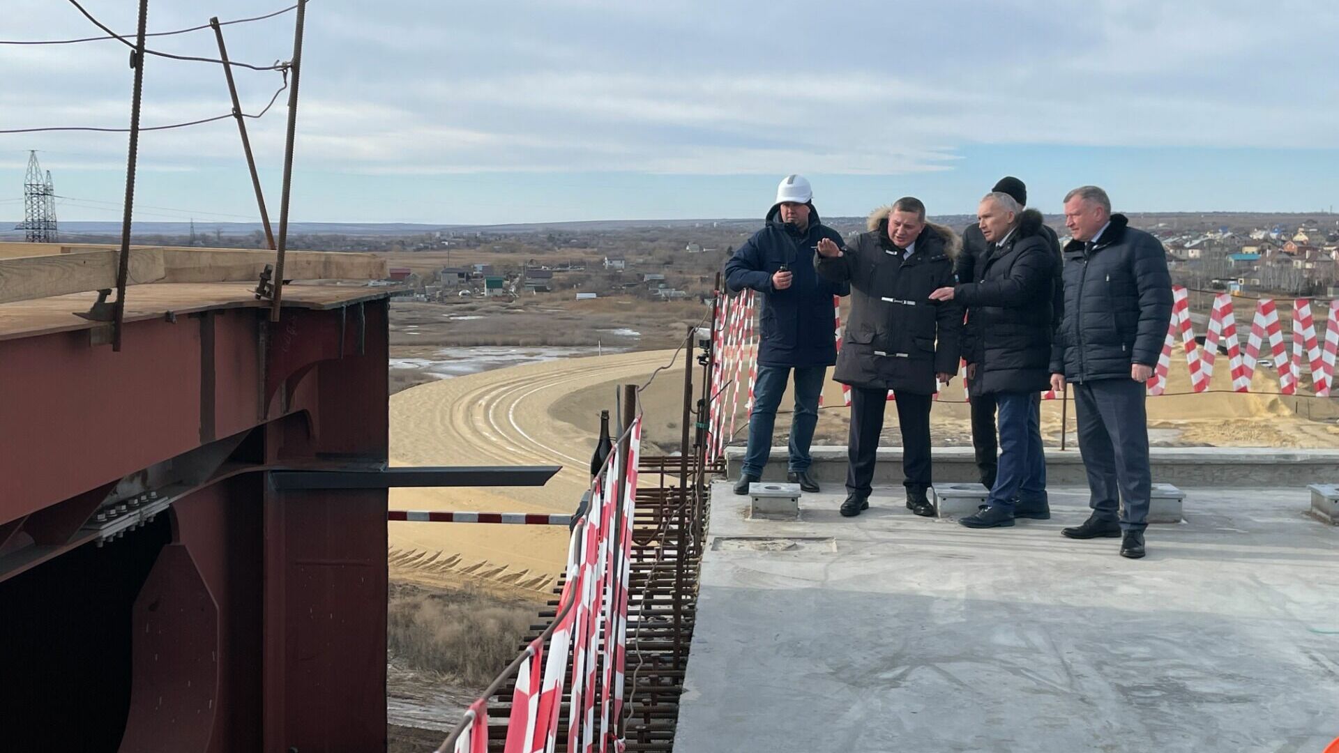 Экзамен для строителей: надвижка пролетов моста через ВДСК завершилась в Волгограде