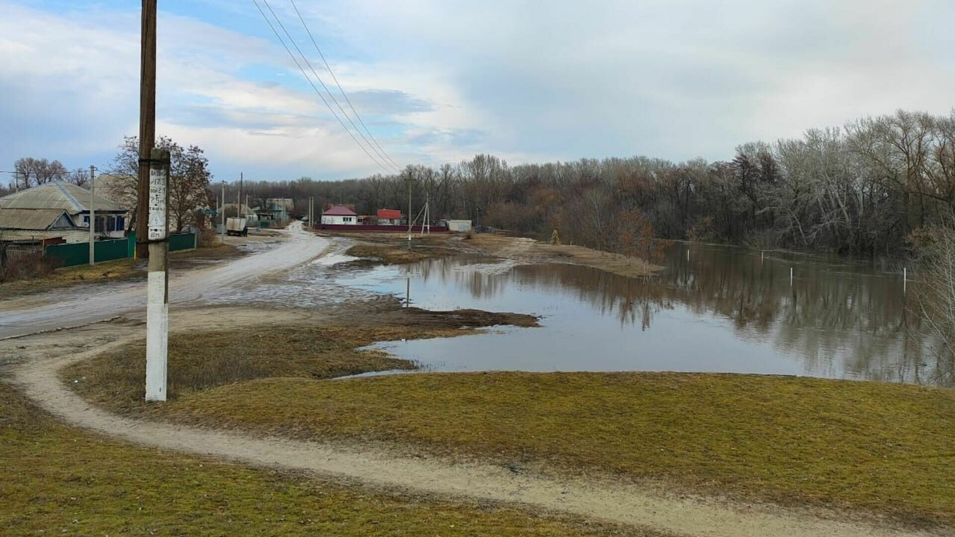 Гидрометцентр сообщил о затоплении поймы малых рек в Волгоградской области