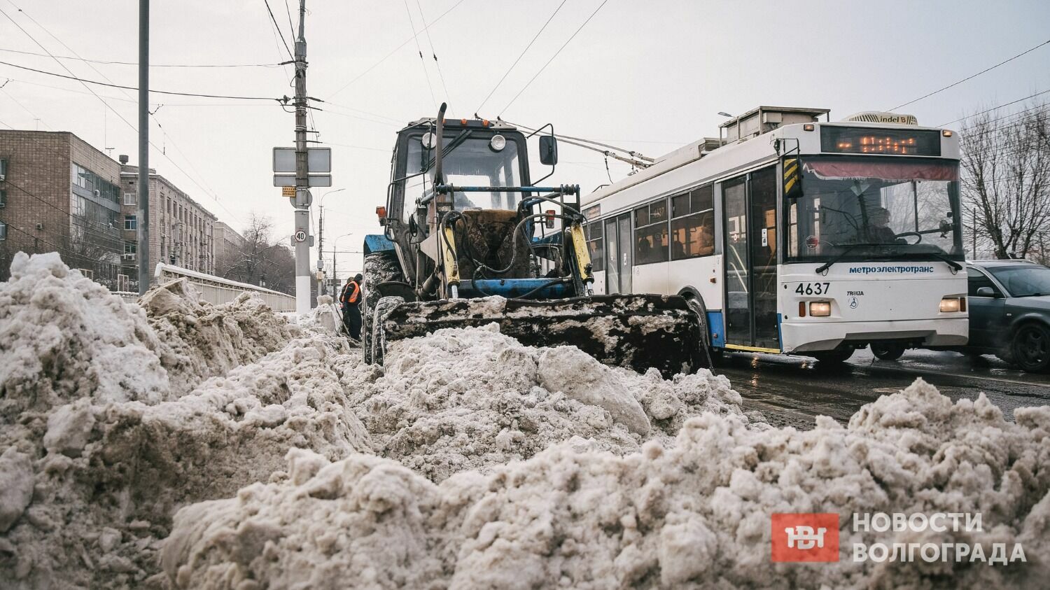 Волгоградцы регулярно жалуются на не своевременную уборку проезжей части от снега