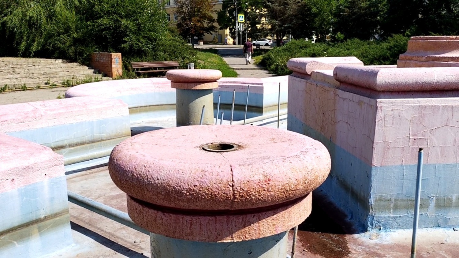 Многострадальный фонтан в сквере Симбирцева