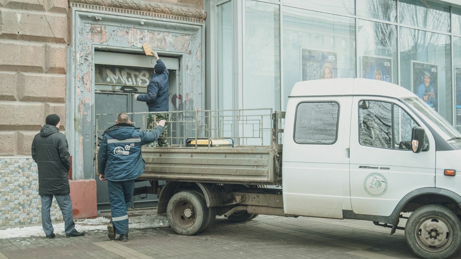 В предпраздничный день в Волгограде особенно активизировались коммунальщики