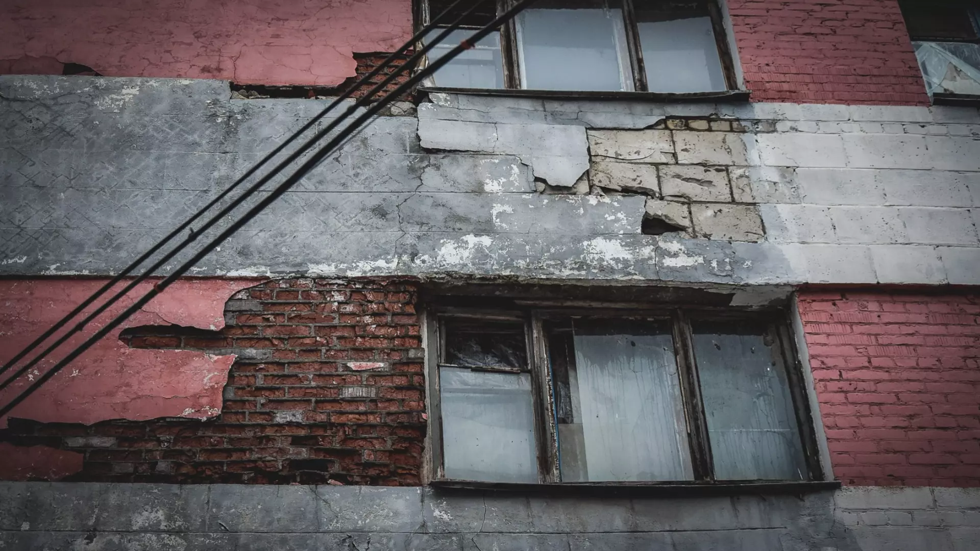 Мать бойца СВО бросили жить в нечеловеческих условиях в Волгограде