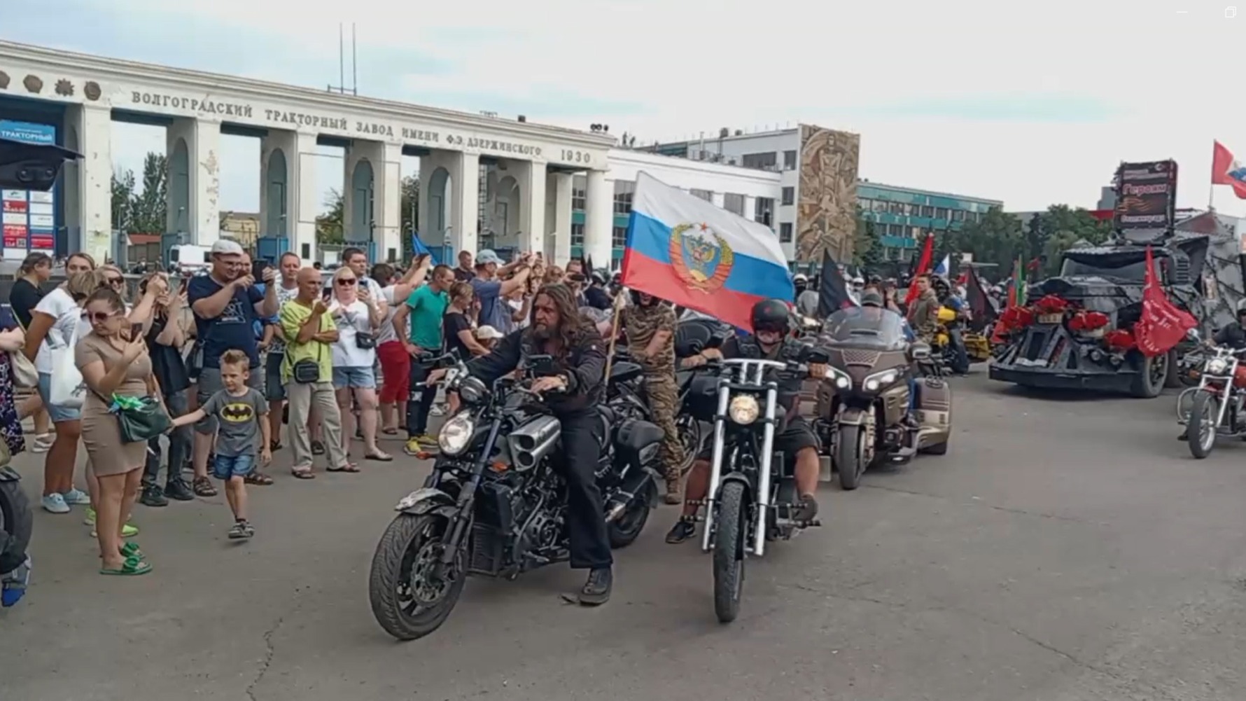 Полторы тысячи байкеров пронеслись по Волгограду