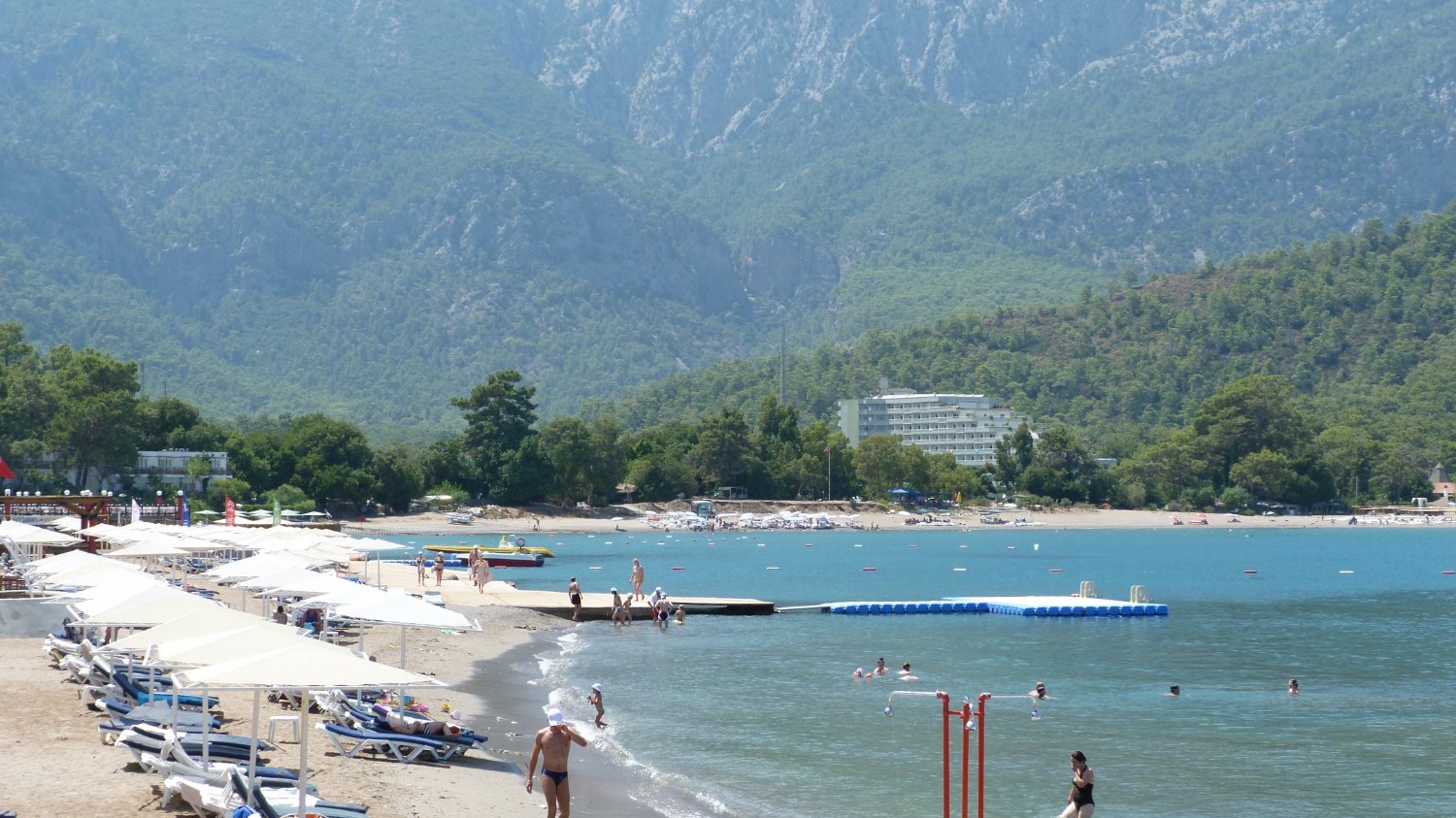 Пляжи Турции всегда славятся своим чистым песком или галькой