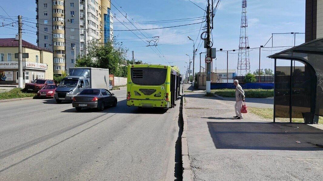 Автобус задавил выходившего из него пенсионера в Волгограде
