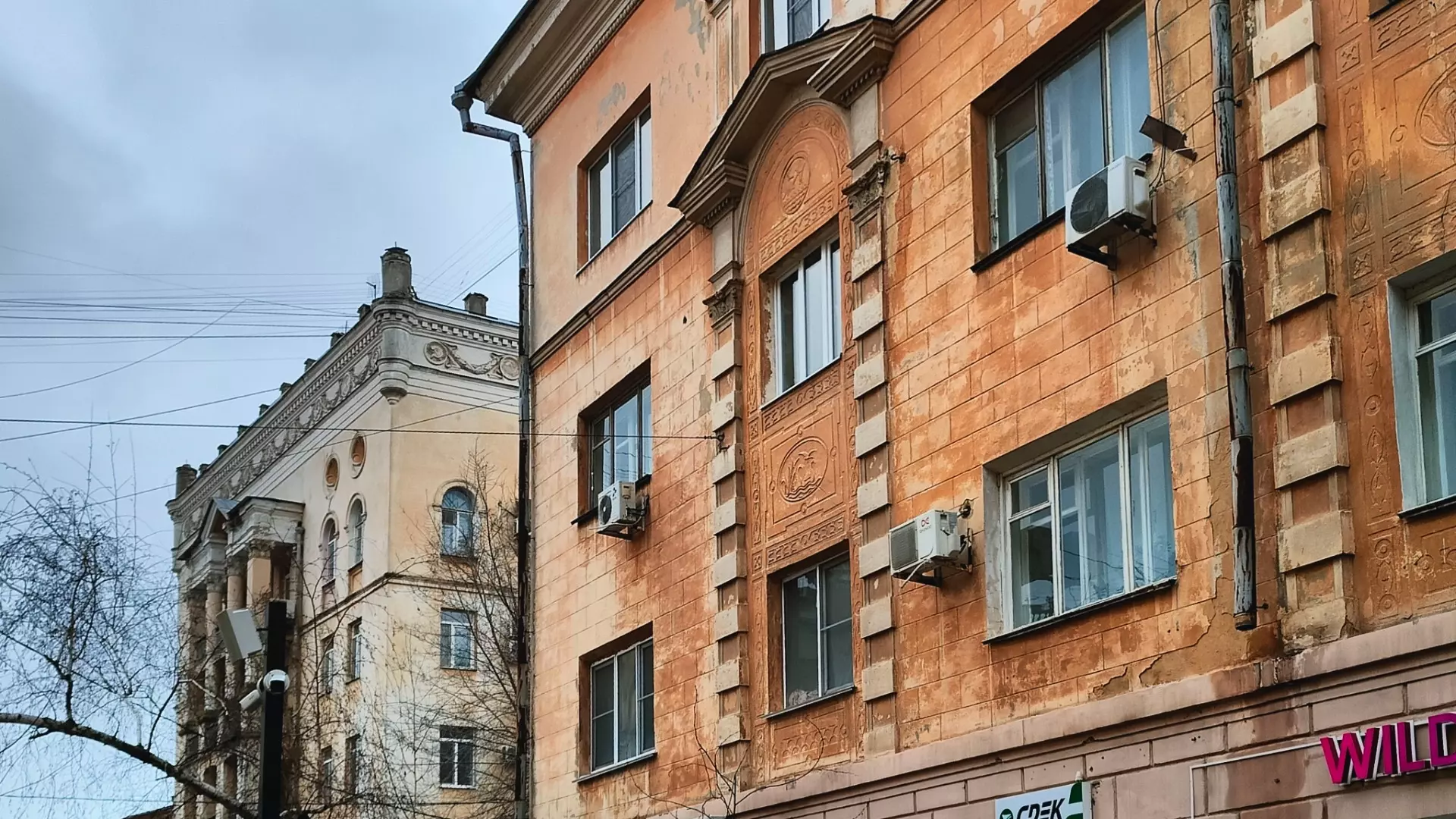 Почему в центре Волгограда разрушаются дома-памятники