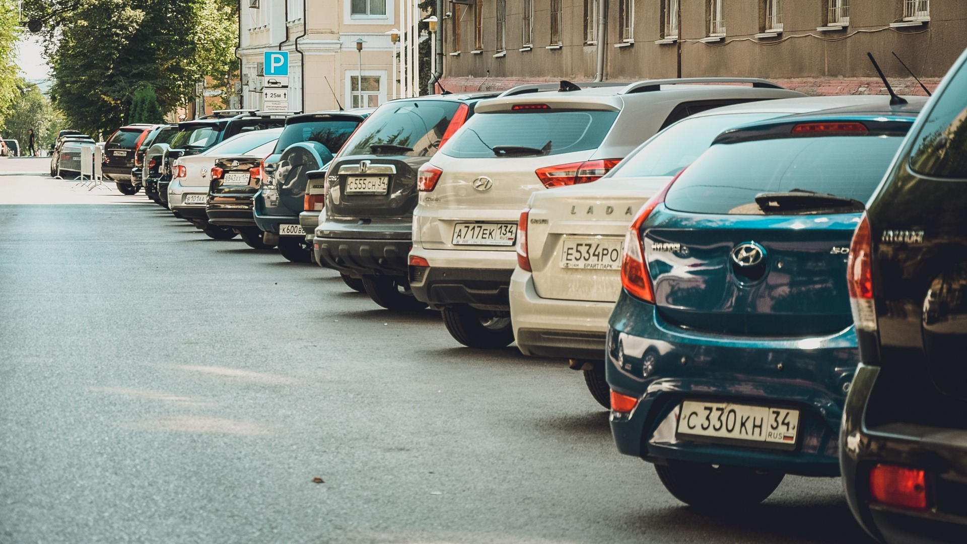 В Волгограде собирают подписи об отмене платных парковок