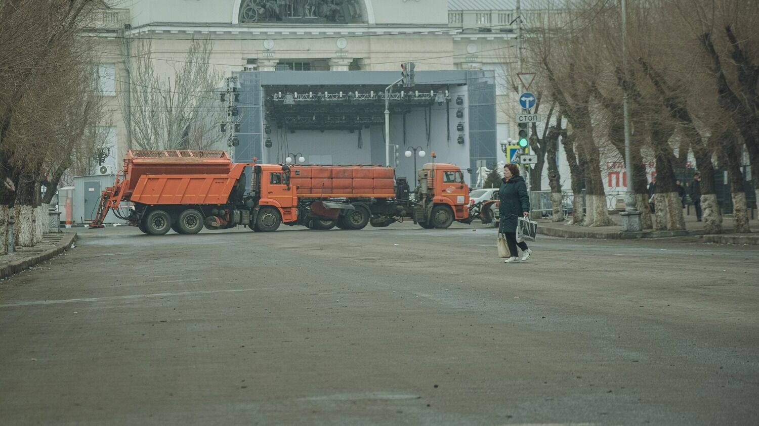 Власти Волгограда приняли решение запретить проезд автомобилей в центре города.
