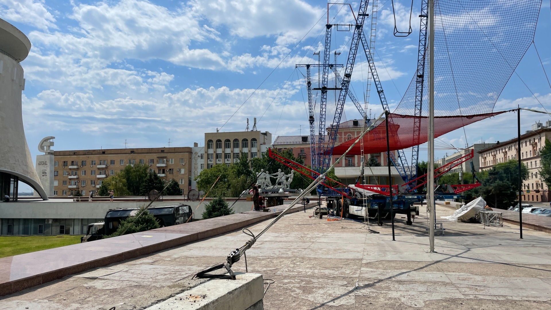 Территорию около музея «Сталинградская битва» готовят к мероприятию