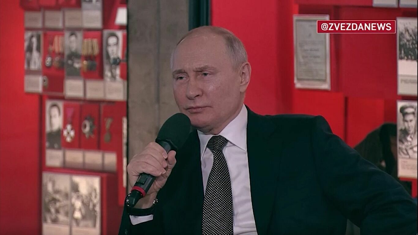 Без памяти нет будущего: Владимир Путин встретился с молодежью в Волгограде