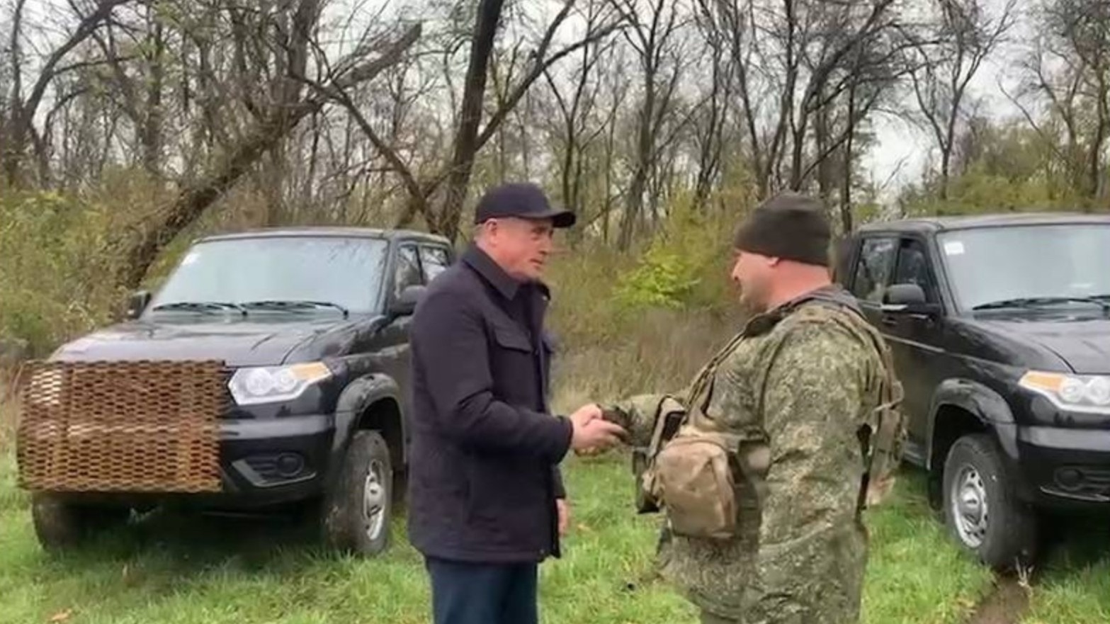 Валерий Лимаренко в зоне СВО передал бойцам УАЗы и полезные гостинцы