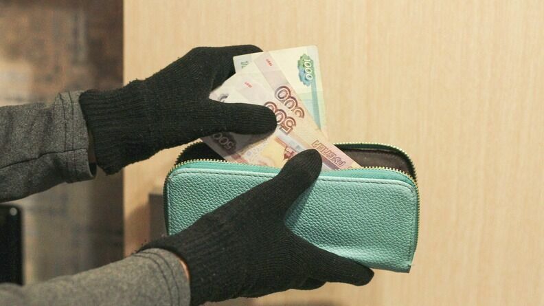 Срывал с пенсионерок сумки: уличный грабитель задержан в Волгограде