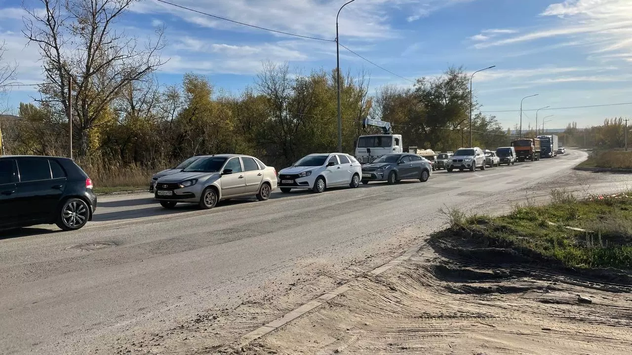Волгоградские водители верят, что после реконструкции пробок на улице Ангарской станет меньше