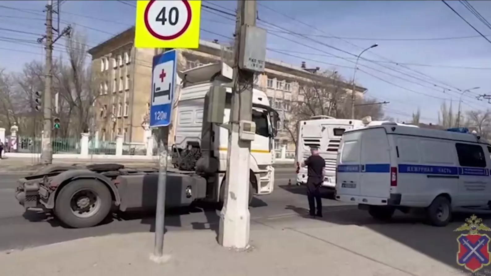 Внедорожник Renault сбил четырех школьников на «зебре» в Волгограде