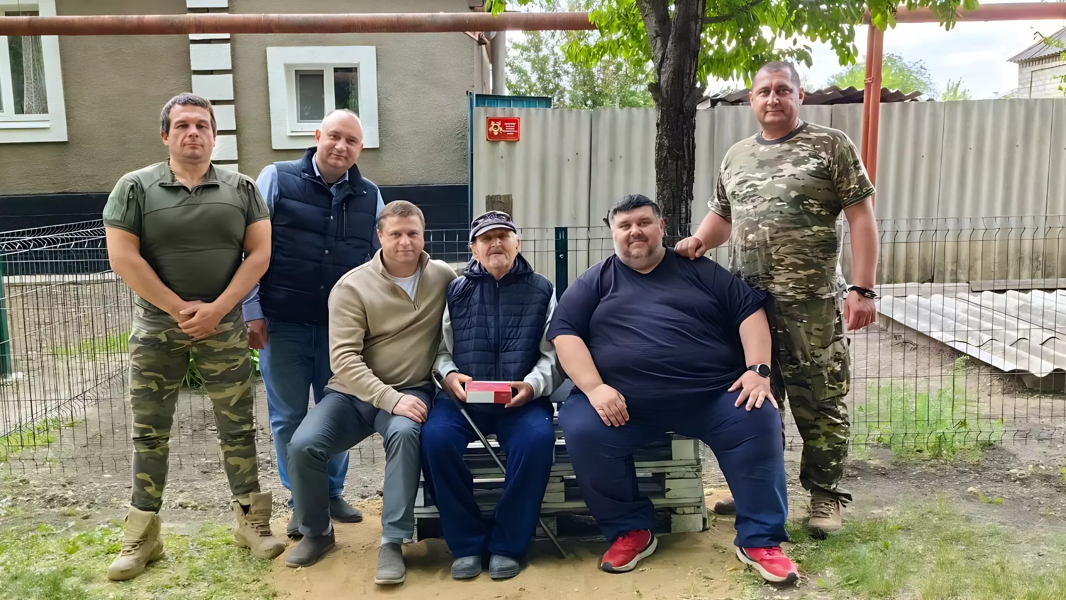 Волгоградские волонтеры вернули слух 98-летнему ветерану ВОВ в ЛНР