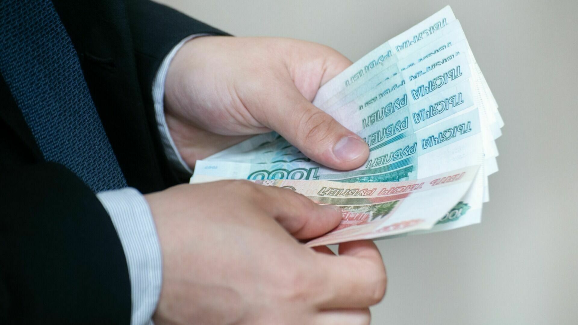 Двойную зарплату за командировки на Донбасс получат волгоградские чиновники