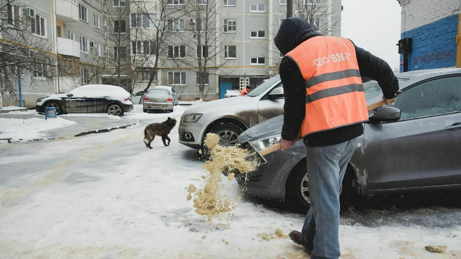 Волгоградским управкомпаниям пригрозили за некачественную уборку снега