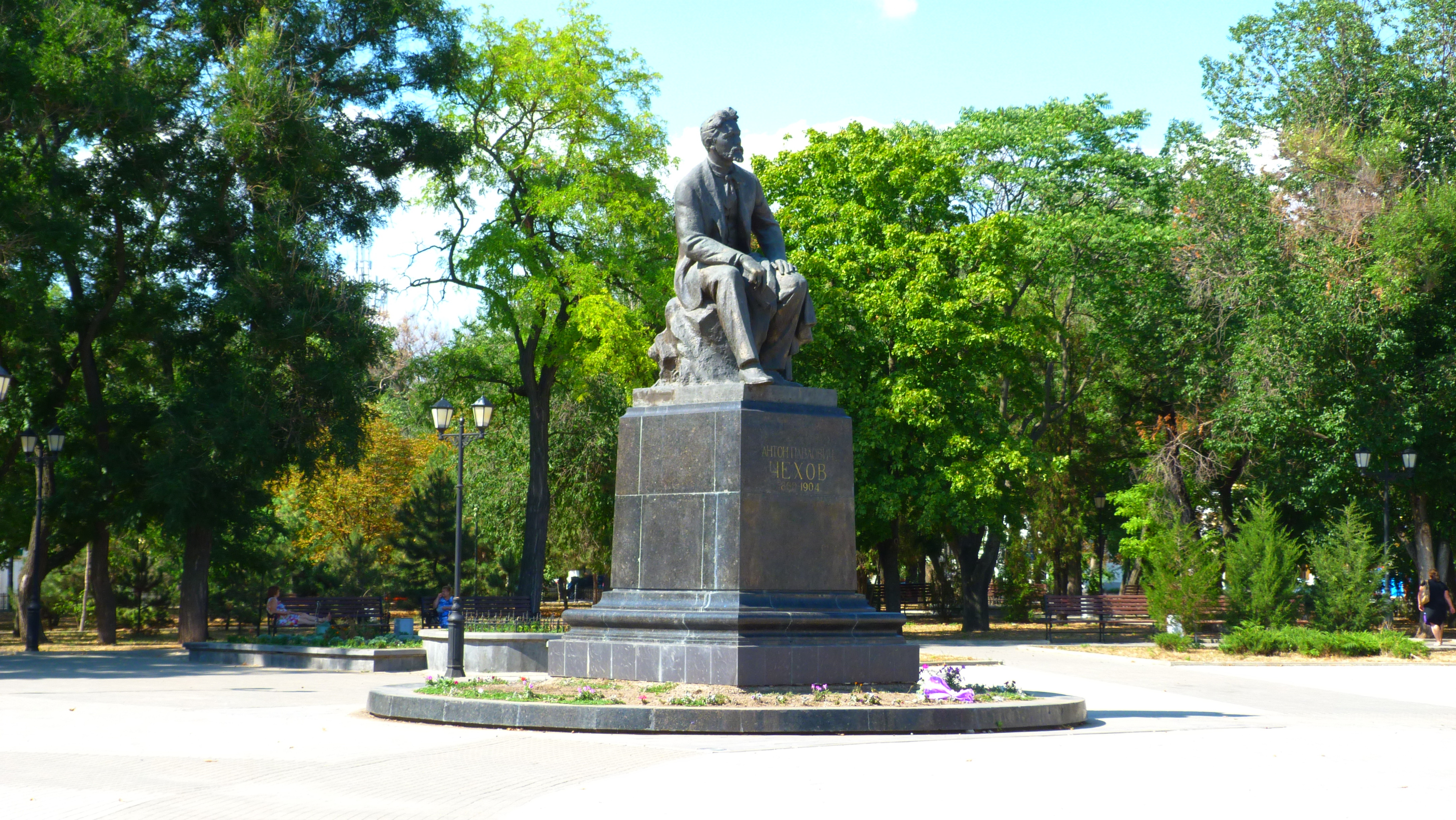 Памятник Антону Чехову в Таганроге