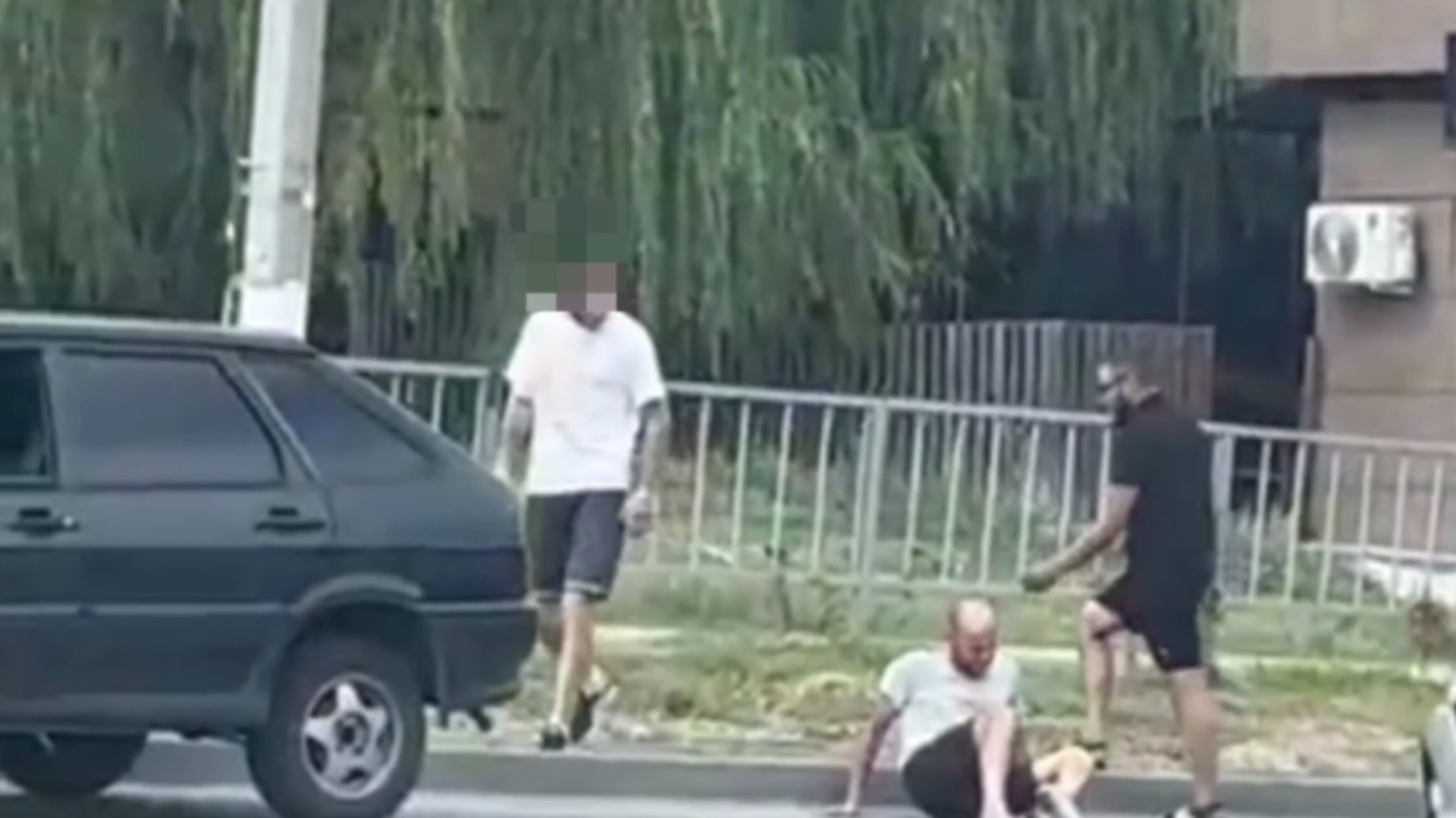 Волгоградца избили в дорожном конфликте на видео