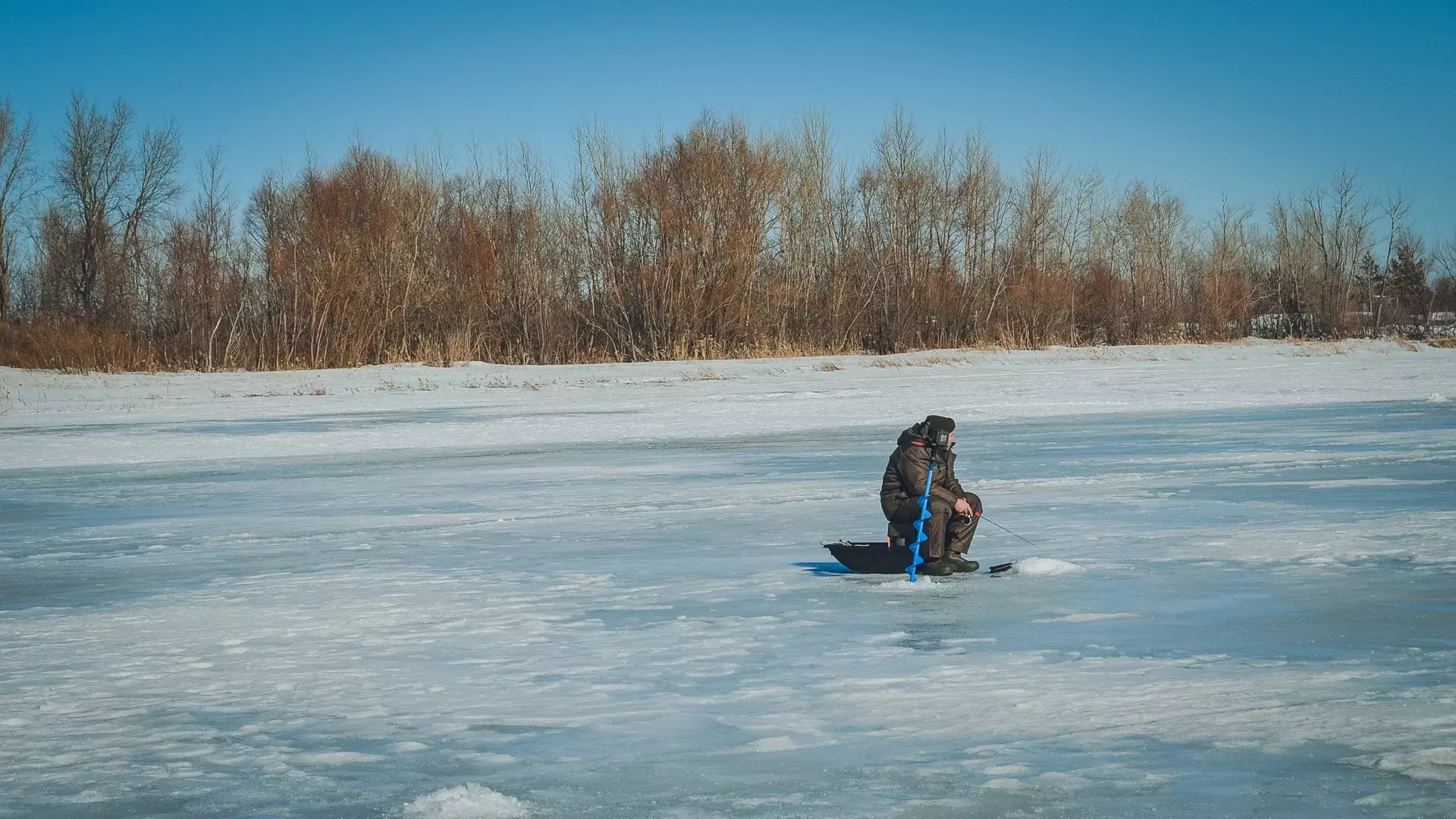 Ледяной пруд лишил жизни рыбака под Волгоградом
