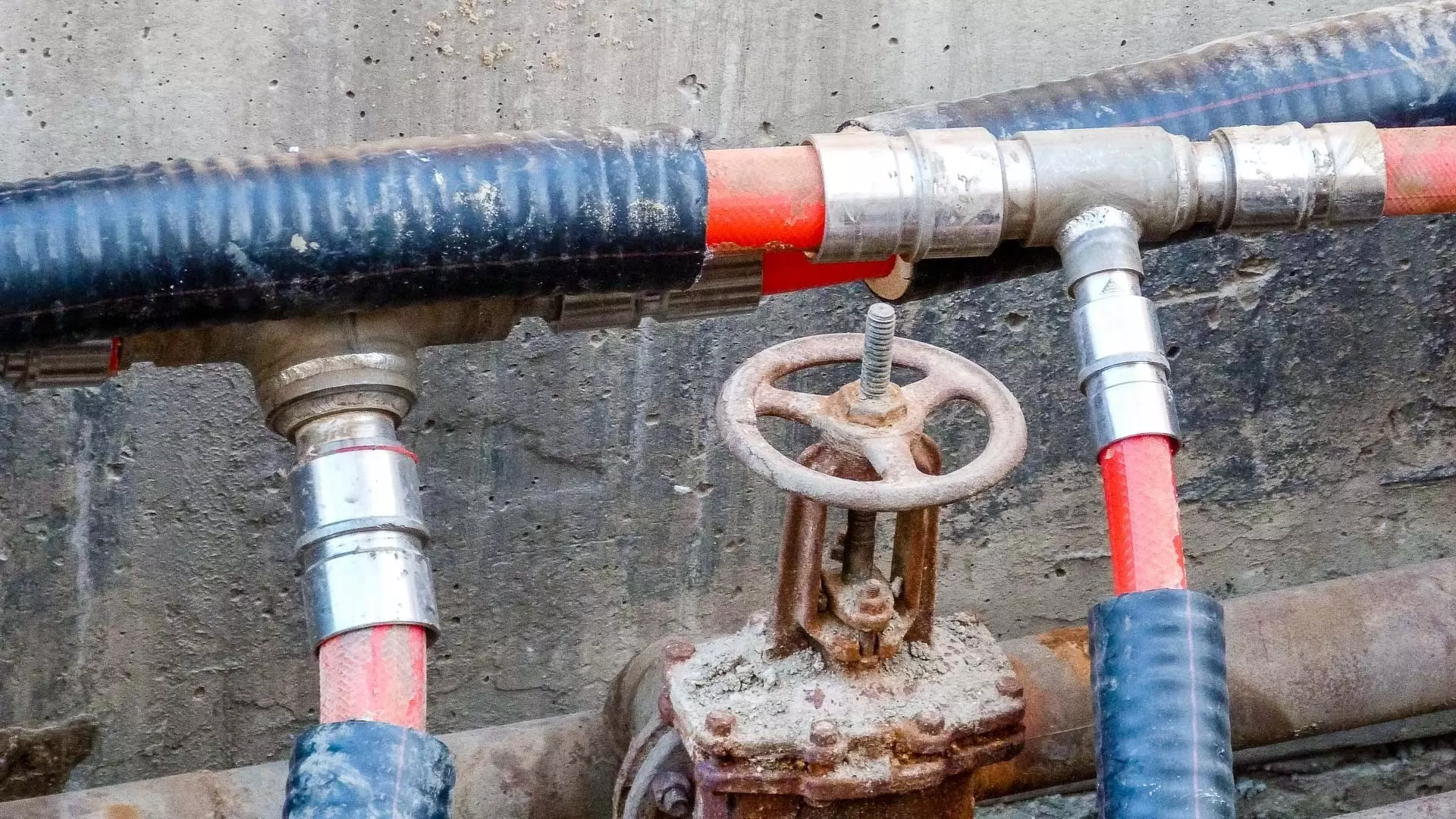 Как наказали подрядчика за срыв срока ремонта водовода в Котово