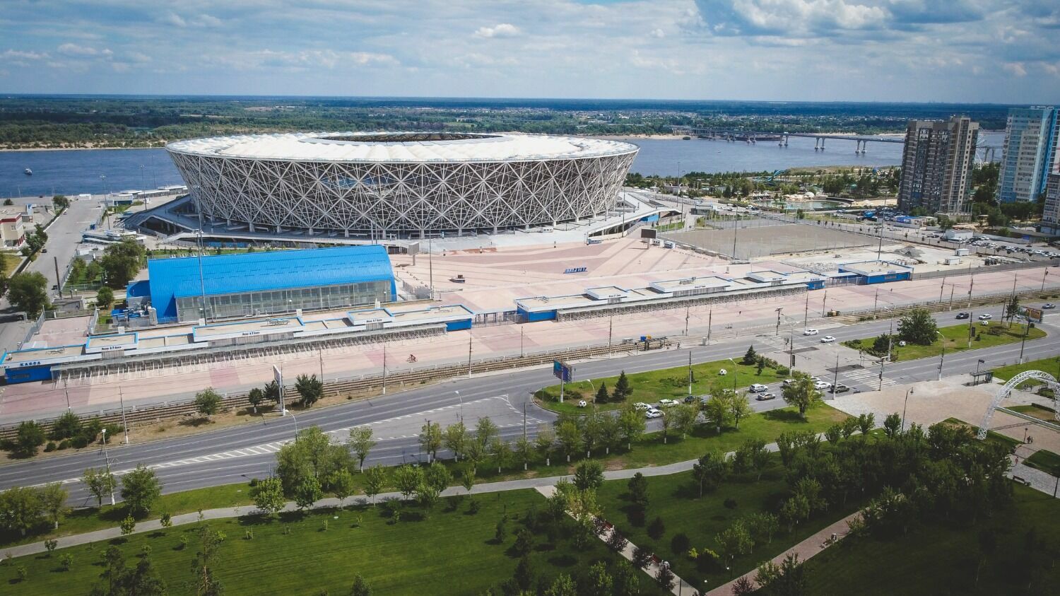 Футбольный стадион «Волгоград Арена» - яркий представитель современной архитектуры международного уровня.