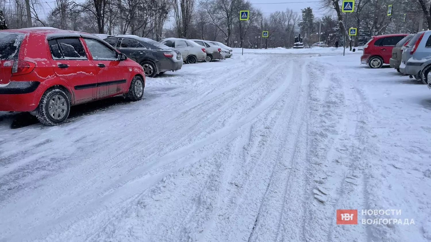 Снежная каша сковала дороги в Волгограде