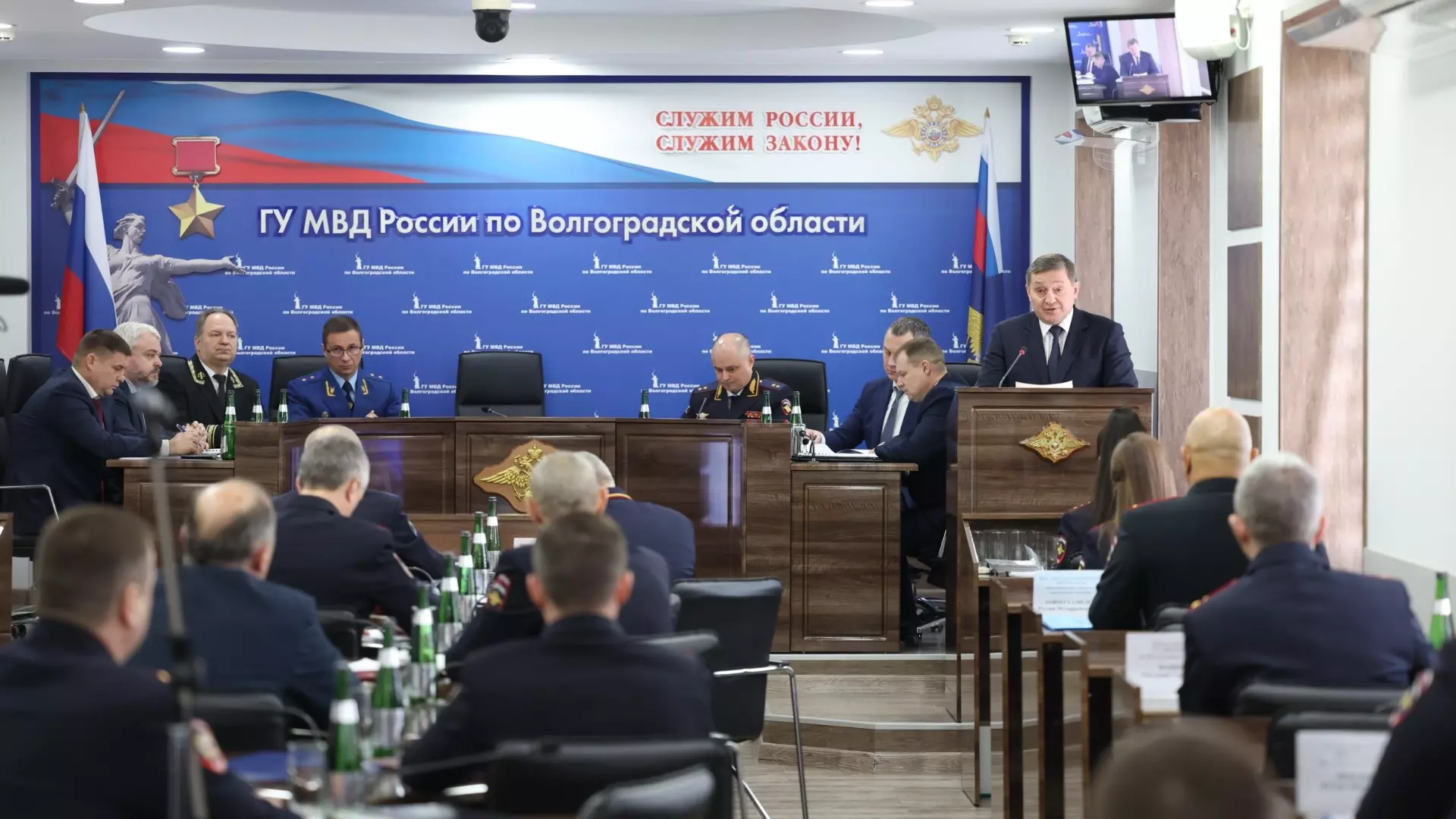 Губернатор Андрей Бочаров вместе с руководством областного управления МВД обсудили работу силового блока