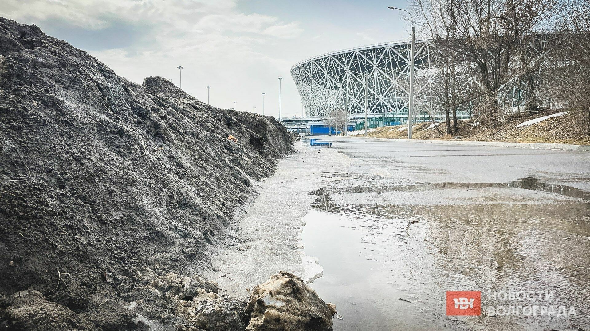 Снежногорье по-волгоградски: как куча снега оказалась в центре города
