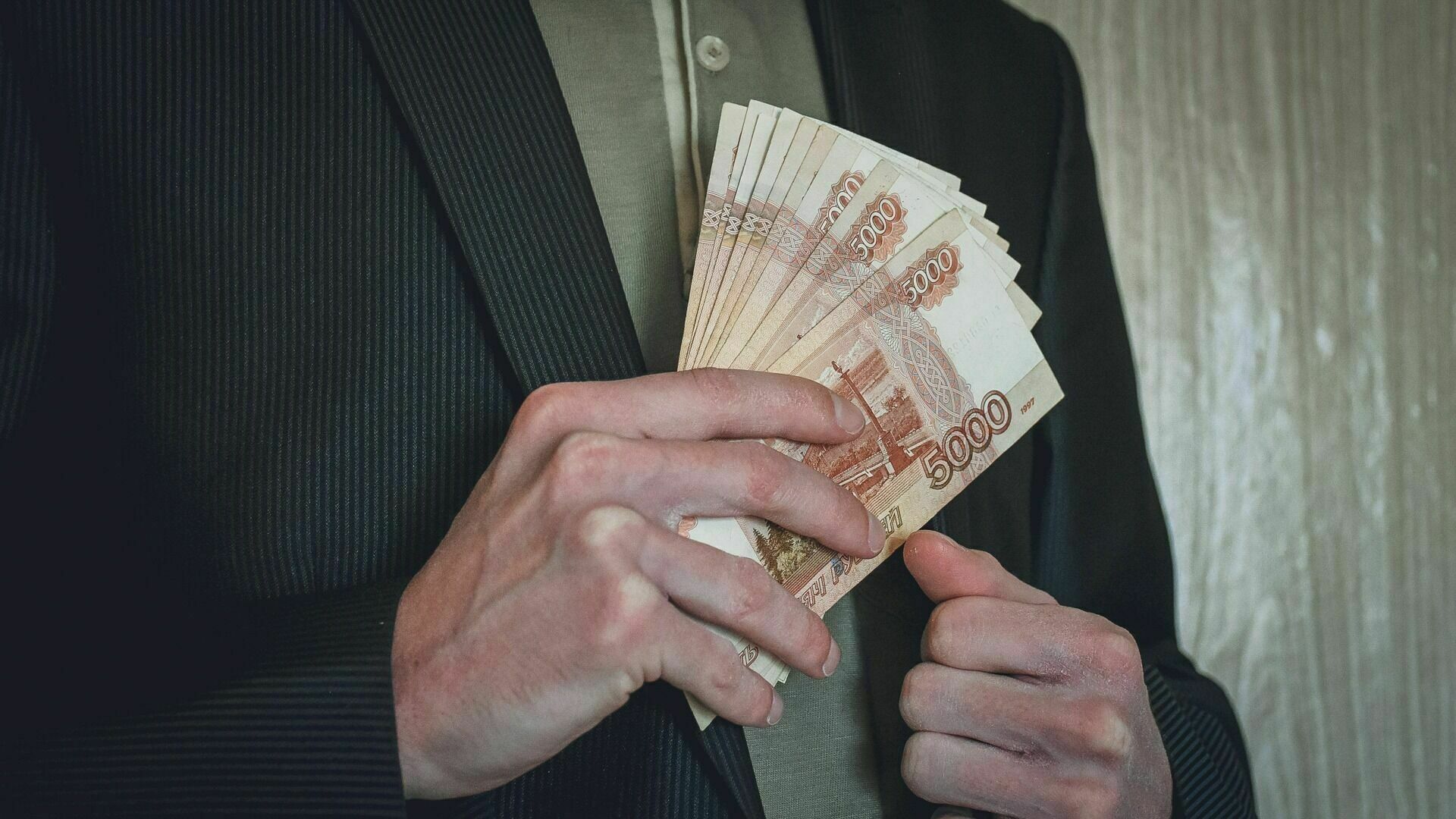Сколько зарабатывают главы бюджетных учреждений в Волгограде