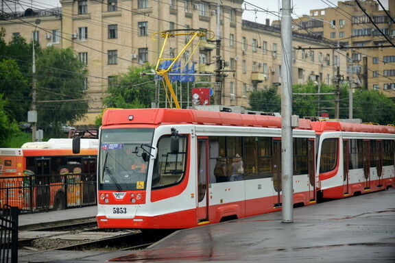 В Волгограде из-за застрявшей фуры не ходили трамваи