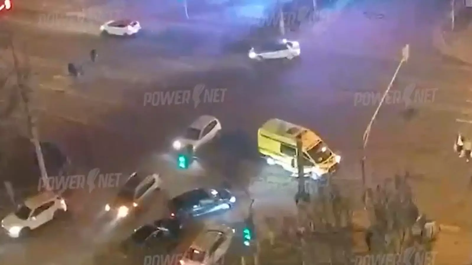 ДТП с участием скорой помощи и двух легковушек в Волгограде попало на видео