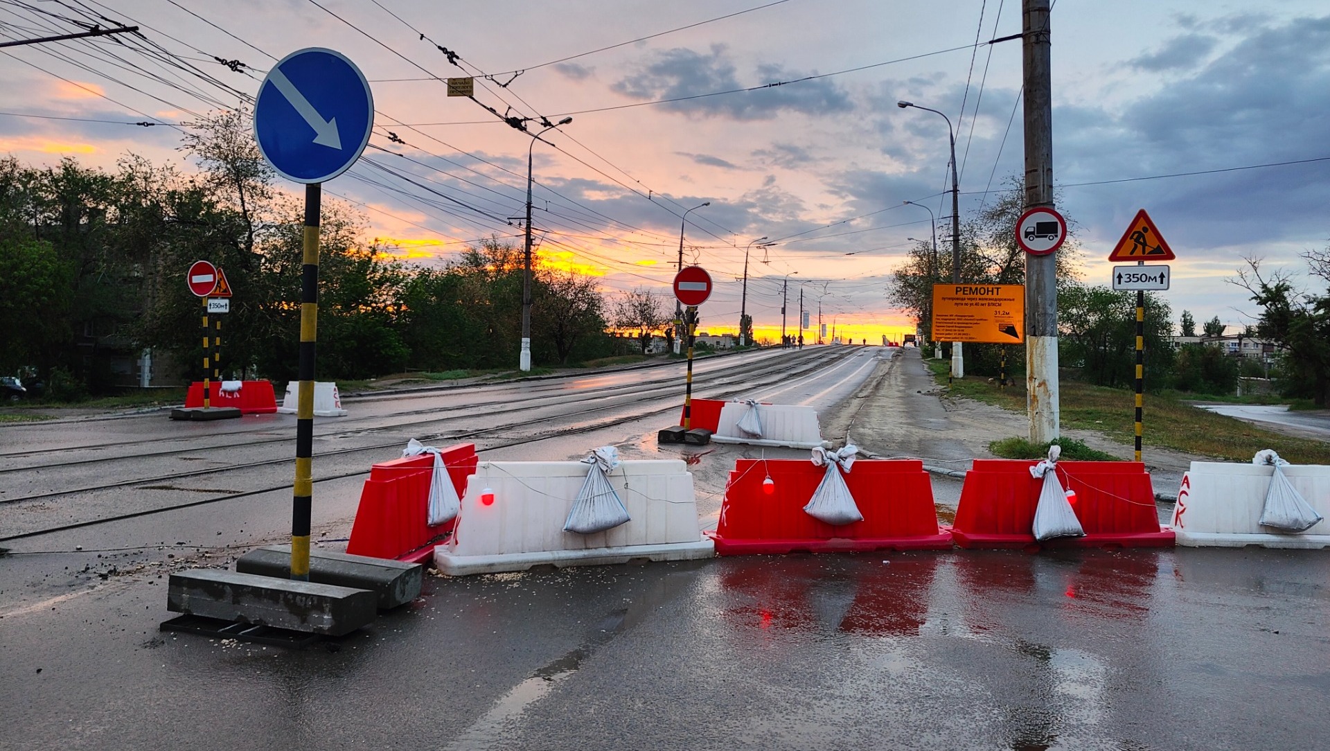 Трамваи встали в пробке из-за застрявшей «Шкоды» в Волгограде